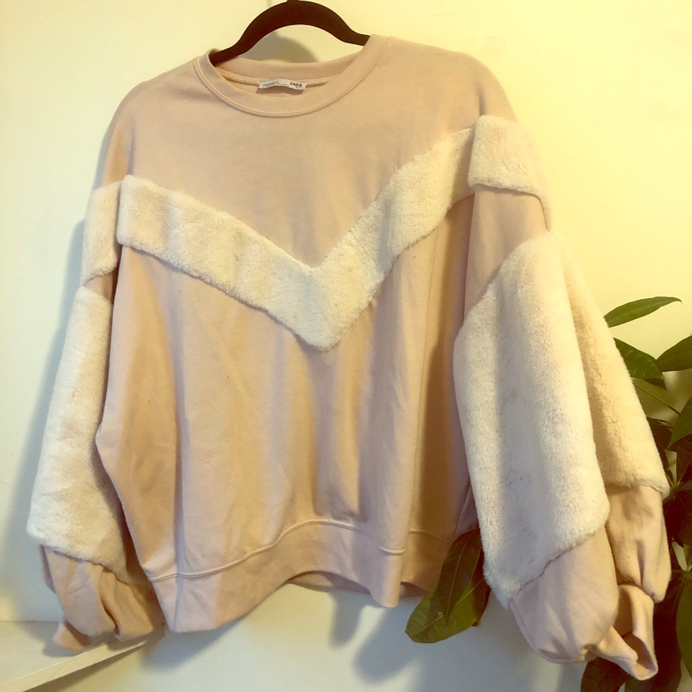 Zara sweatshirt with geometric faux fur pattern